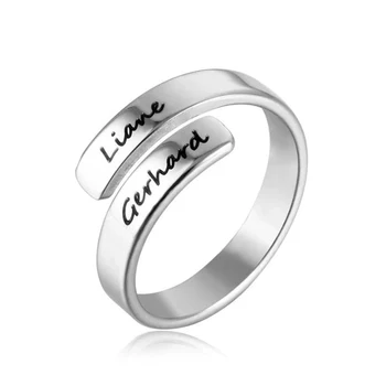 Персонализиран пръстен от неръждаема стомана с две имена за красивия и смислен подарък на гаджето и приятелката Ден на майката