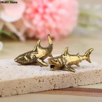 1PC реколта месинг акула животински фигурки миниатюри настолен орнамент декорация дома занаяти ключодържател висулка бижута подарък